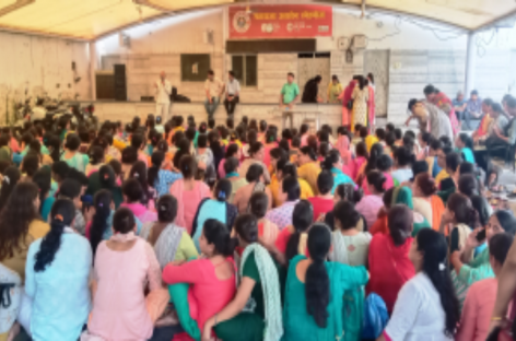 स्वास्थ्यकर्मियों की हड़ताल से मरीज़ त्रस्त, सरकार मस्त