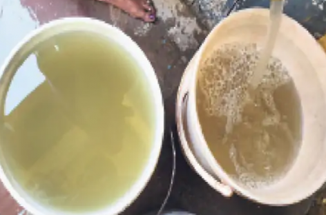 पीने के दूषित पानी की सप्लाई से परेशान  जनता ने जाम लगाकर किया प्रदर्शन