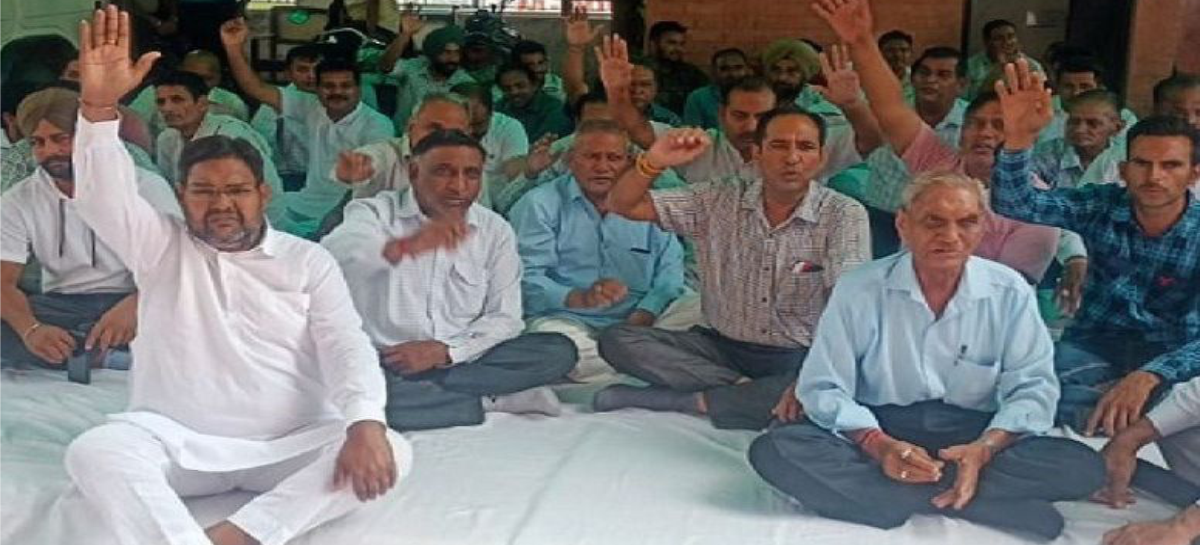 मांगें न मानी जाने से खफा आढ़तियों ने सीएम आवास घेरा जीटी रोड जाम करने और आमरण अनशन करने की चेतावनी