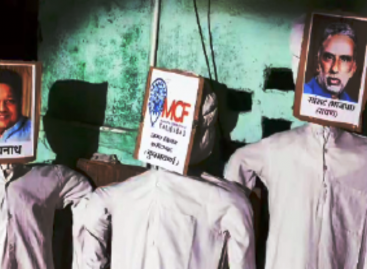 आम आदमी पार्टी ने केन्द्रीय मंत्री किशन पाल को रावण बनाकर पुतला फूंका