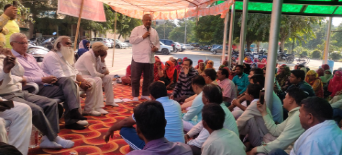 मुख्यमंत्री यदि सफाई कर्मचारियों को नहीं सुन सकते हैं तो कुर्सी छोड़ दें : सुरेश गुप्ता