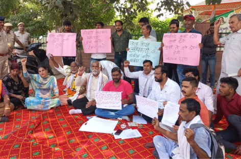 ‘युवा आगाज़’ के जसवंत पवार ने खून से लिखा मोदी को खत, भ्रष्टाचारी डीईओ मुनीष चौधरी के विरुद्ध कार्रवाई की मांग