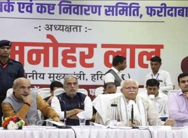 शहंशाह खट्टर ने लगाया राजदरबार, जनता की शिकायतें सुनने की नौटंकी