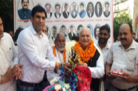 वरिष्ठ अधिवक्ता ओपी शर्मा को  जिला बार एसोसिएशन ने किया सम्मानित