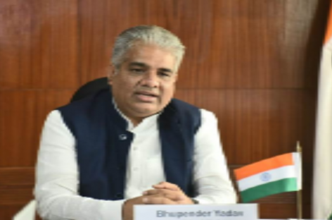 केन्द्रीय पर्यावरण मंत्री को दिल्ली ‘गैस चेम्बर’ नज़र आता है, एनसीआर नहीं