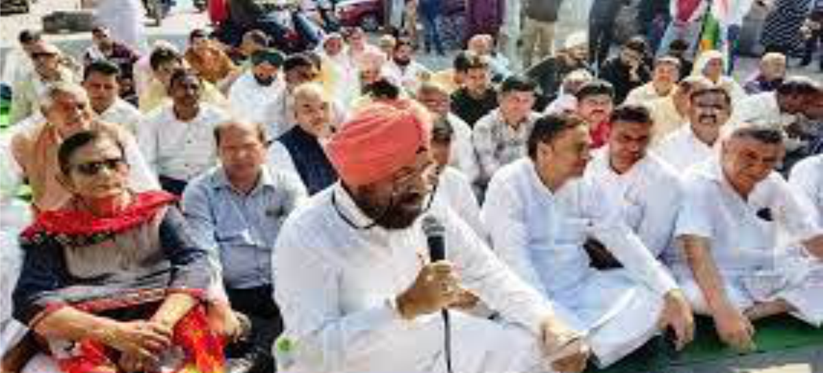 मुख्यमंत्री ने ध्यान नहीं दिया तो कांग्रेस कार्यकर्ता काले झंडे दिखाने को होंगे मजबूर : त्रिलोचन सिंह