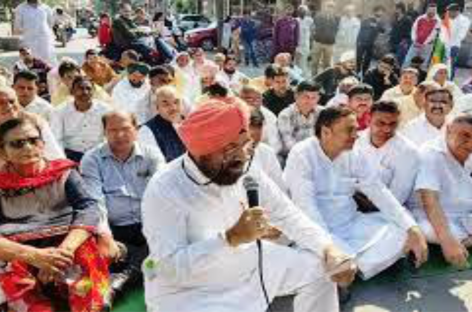 मुख्यमंत्री ने ध्यान नहीं दिया तो कांग्रेस कार्यकर्ता काले झंडे दिखाने को होंगे मजबूर : त्रिलोचन सिंह