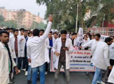 फीस बढ़ोतरी के खिलाफ मेडिकल छात्रों का संघर्ष