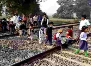 रेलवे की लापरवाही : मौत के मुंह में जाते 6 यात्रियों को सिपाही रवि ने बचाया
