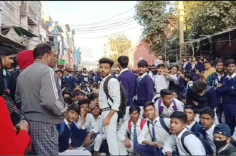 18 अध्यापाक विदा, सराय ख्वाजा के सरकारी स्कूल में बच्चों द्वारा हंगामा, हाईवे किया जाम