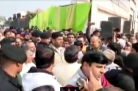 बसई के ग्रामीणों ने गांव से भगाया दुष्यंत चौटाला को