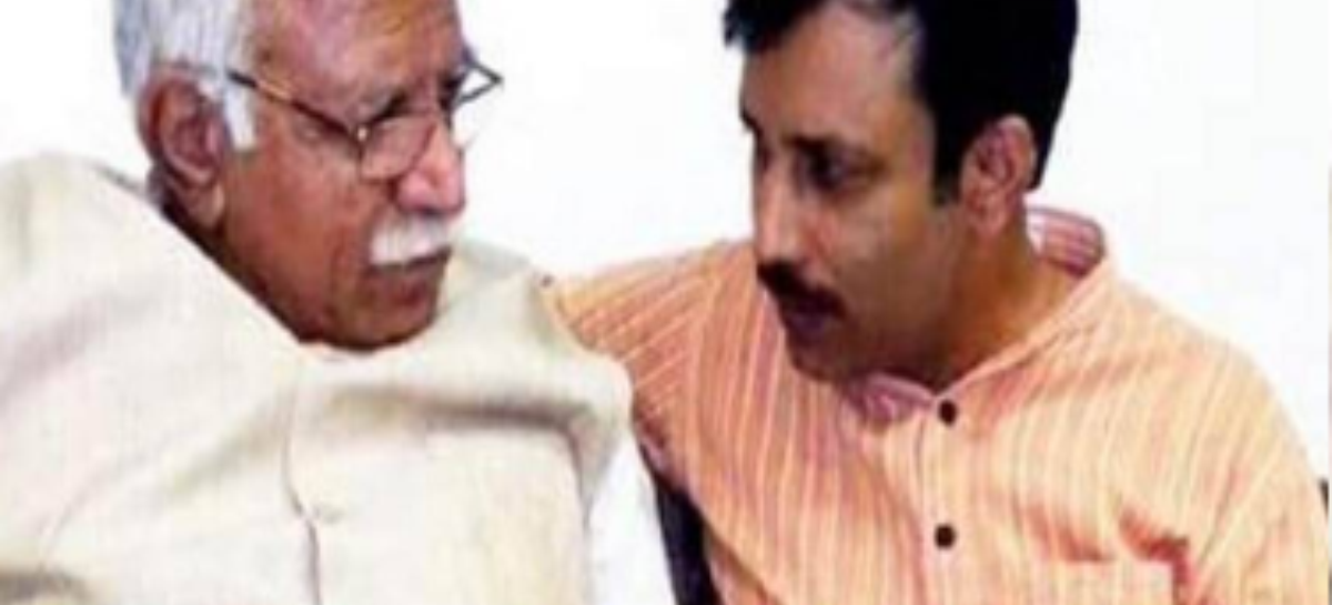 इधर चीफ सेके्रटरी ने जवाहर यादव को मनोहर का  ओएसडी  बनाने  का आदेश जारी किया उधर गुरग्राम  सहित राष्ट्रीय राजधानी क्षेत्र में लगे भूकंप के झटके