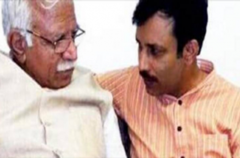 इधर चीफ सेके्रटरी ने जवाहर यादव को मनोहर का  ओएसडी  बनाने  का आदेश जारी किया उधर गुरग्राम  सहित राष्ट्रीय राजधानी क्षेत्र में लगे भूकंप के झटके