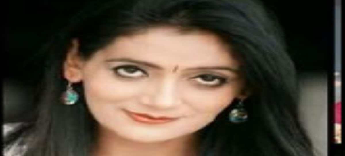 समाज में लडक़ी अपनी जिन्दगी अपनी तरह जीना चाहे तो वह बेहद अकेली हो जाती है