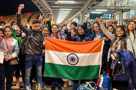 जान बचाकर यूक्रेन से लौटे मेडिकल छात्र फिर से फसने को वहीं भेजे गये