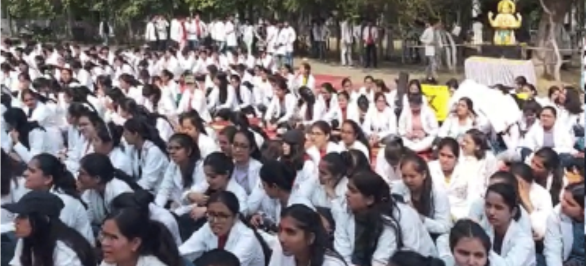 खट्टर ने मेडिकल छात्रों की फीस तो 10 लाख कर दी फिर भी फैकल्टी के पद खाली