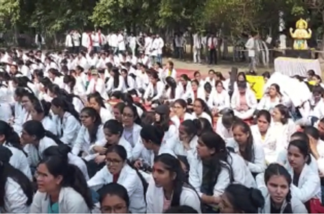 खट्टर ने मेडिकल छात्रों की फीस तो 10 लाख कर दी फिर भी फैकल्टी के पद खाली