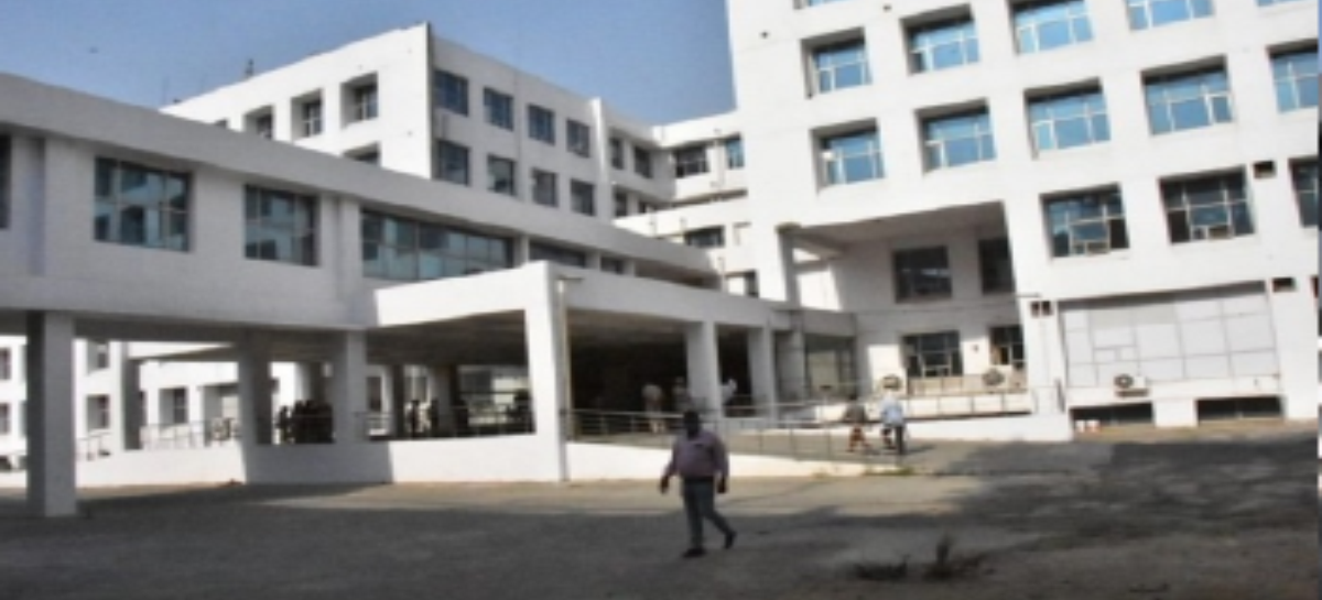 अटल बिहारी मेडिकल कॉलेज में 242 पैरामेडिकल पद खाली
