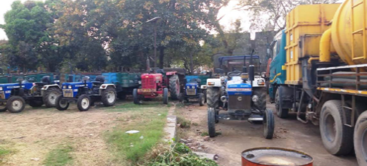 बर्बाद हो रहे सीएसआर में मिले नगर निगम के 25 टै्रक्टर, एक साल बीता, न कराया रजिस्ट्रेशन, न ही बीमा