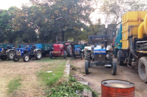 बर्बाद हो रहे सीएसआर में मिले नगर निगम के 25 टै्रक्टर, एक साल बीता, न कराया रजिस्ट्रेशन, न ही बीमा