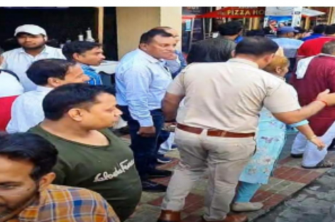 निगम ने नेहरू पैलेस में चलाया अतिक्रमण हटाओ अभियान कई रहेड़ी वालों का सामान जब्त कर कईयों के काटे चालान