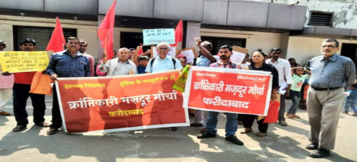 आज़ाद नगर की महिलाएं, शौचालय की नहीं, सम्मान की लड़ाई लड़ रही हैं