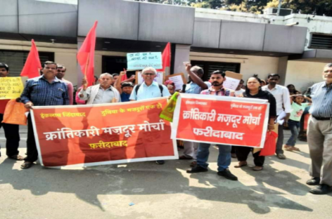 आज़ाद नगर की महिलाएं, शौचालय की नहीं, सम्मान की लड़ाई लड़ रही हैं