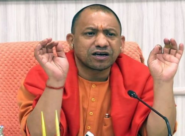 योगी सरकार द्वारा रामनवमी में सभी जिलों को एक लाख रुपये दिए जाने के खिलाफ इलाहाबाद हाईकोर्ट में दाखिल हुई याचिका