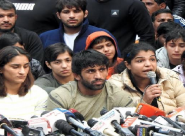 क्या बेटी बचाओ का नारा निरा पाखंड है?