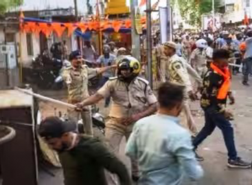 पुलिस पर दंगाइयों की तरफ़ होने के आरोप बेबुनियाद हैं, पुलिस अब खुद दंगाई है, मौका मिलते ही साबित करेगी….