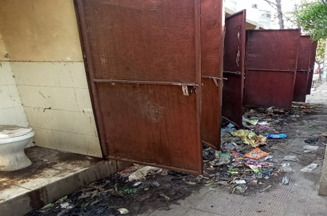 दस साल से डंप पड़े सार्वजनिक शौचालय को चलाने की तैयारी