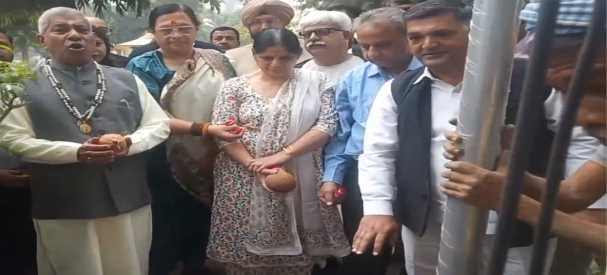 पुरानी की सुध नहीं ली, नई लाइटें लगाकर लूटी वाहवाही