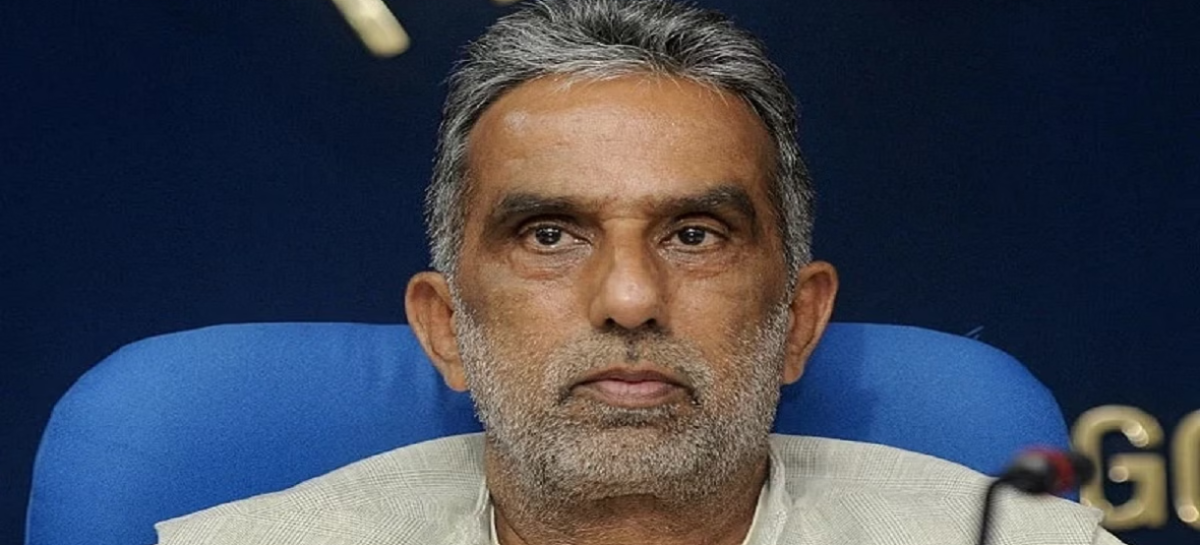 मंत्री होकर पत्रकार से गुुंंडई, शोभा नहीं देती