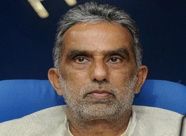 मंत्री होकर पत्रकार से गुुंंडई, शोभा नहीं देती