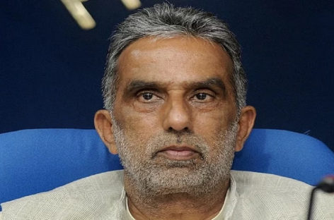 मंत्री होकर पत्रकार से गुुंंडई, शोभा नहीं देती