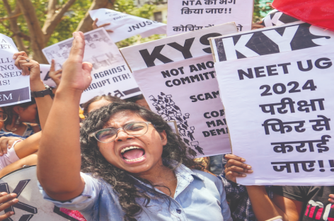 नीट परीक्षा के नाम पर 24 लाख बच्चों को ठगा