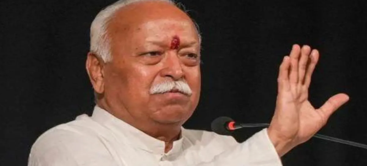 संघ प्रमुख मोहन भागवत ने कमजोर हुए मोदी के लिए उतार फेंका सांस्कृतिक चोला