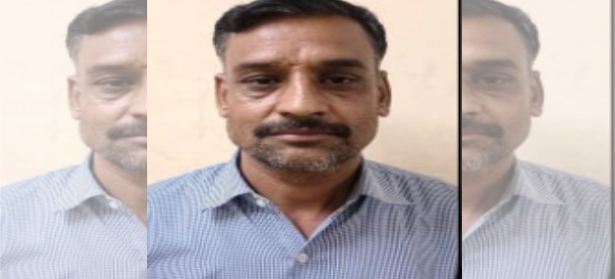 मालिक की दुकान में ही करता था चोरी, पकड़ा गया