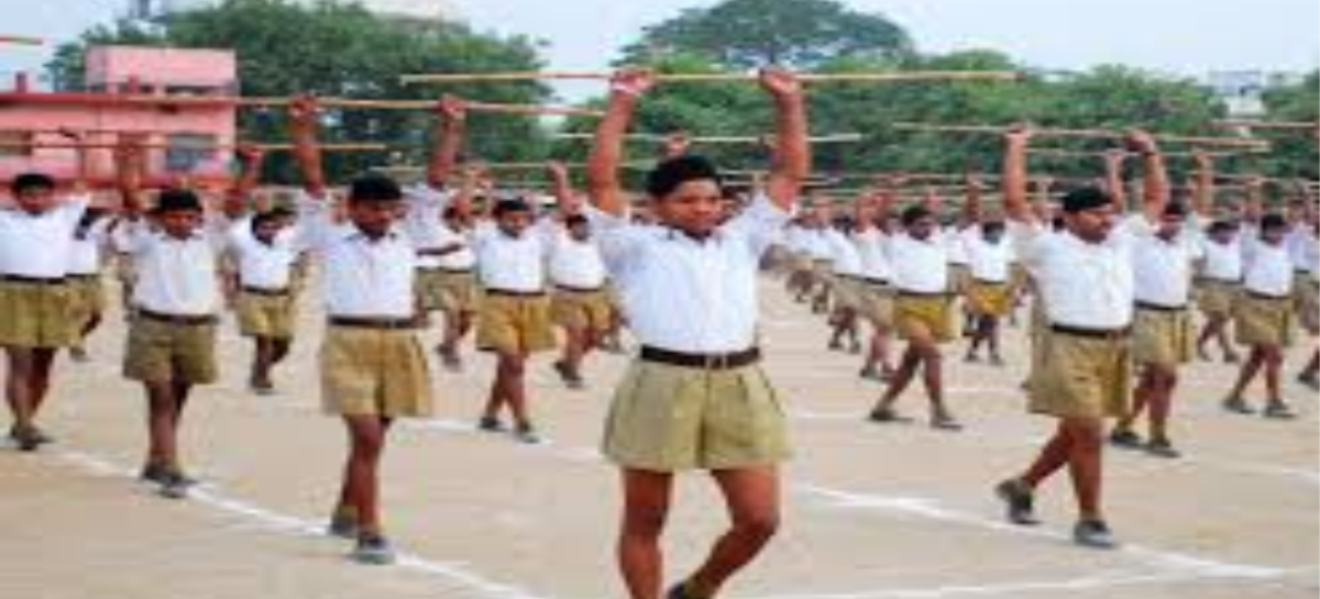 क्या सरकारी कर्मचारियों को आरएसएस का सदस्य बनने की इज़ाज़त मिलनी चाहिए?
