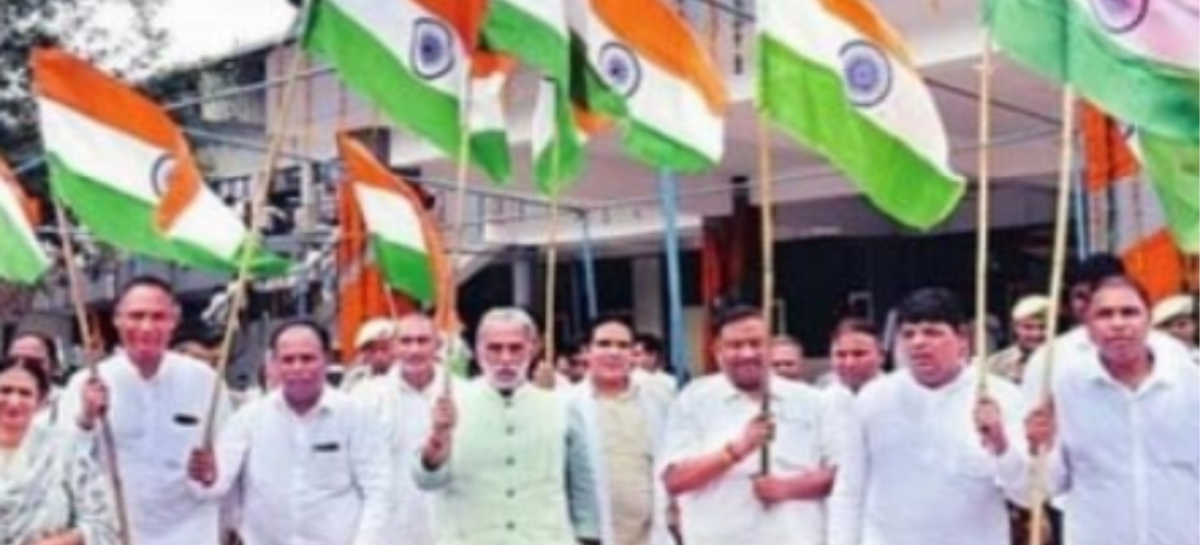 तिरंगा यात्रा : मोदी भक्ति ही भाजपाइयों की नजर में देशभक्ति