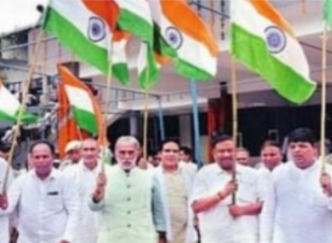 तिरंगा यात्रा : मोदी भक्ति ही भाजपाइयों की नजर में देशभक्ति