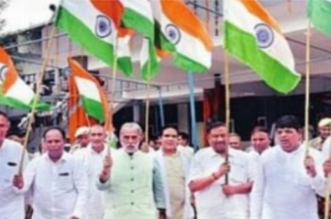तिरंगा यात्रा : मोदी भक्ति ही भाजपाइयों की नजर में देशभक्ति