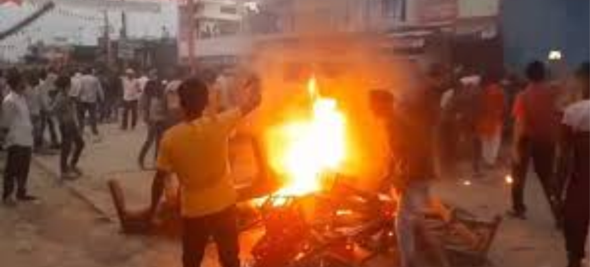 बहराइच हिंसा : किसी के घर पर भारी भीड़ के साथ जबरन चढ़कर नारेबाजी, तोडफ़ोड़ क्या अपराध नहीं?