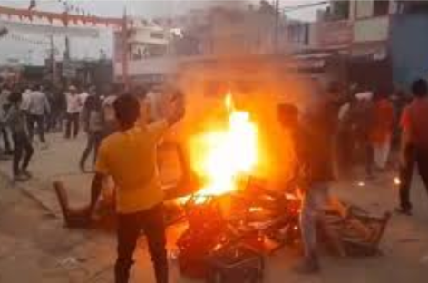 बहराइच हिंसा : किसी के घर पर भारी भीड़ के साथ जबरन चढ़कर नारेबाजी, तोडफ़ोड़ क्या अपराध नहीं?