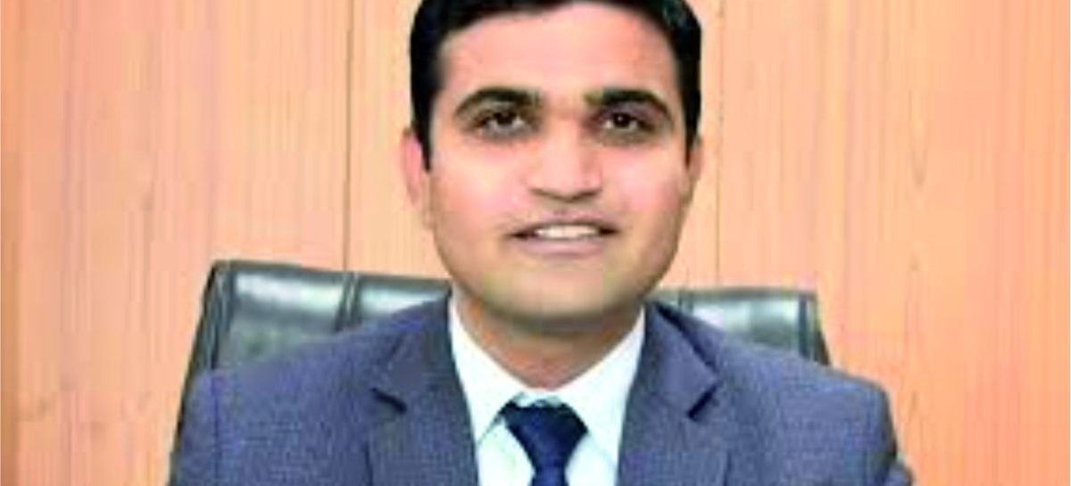 राजनेताओं की विश्वसनीयता नहीं बची तो उपायुक्त के नाम से घोषणाएं होने लगीं