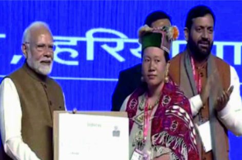 मोदी ने लगाया एक और मजमा, झोले से निकाली लाखों ‘नौकरियां’