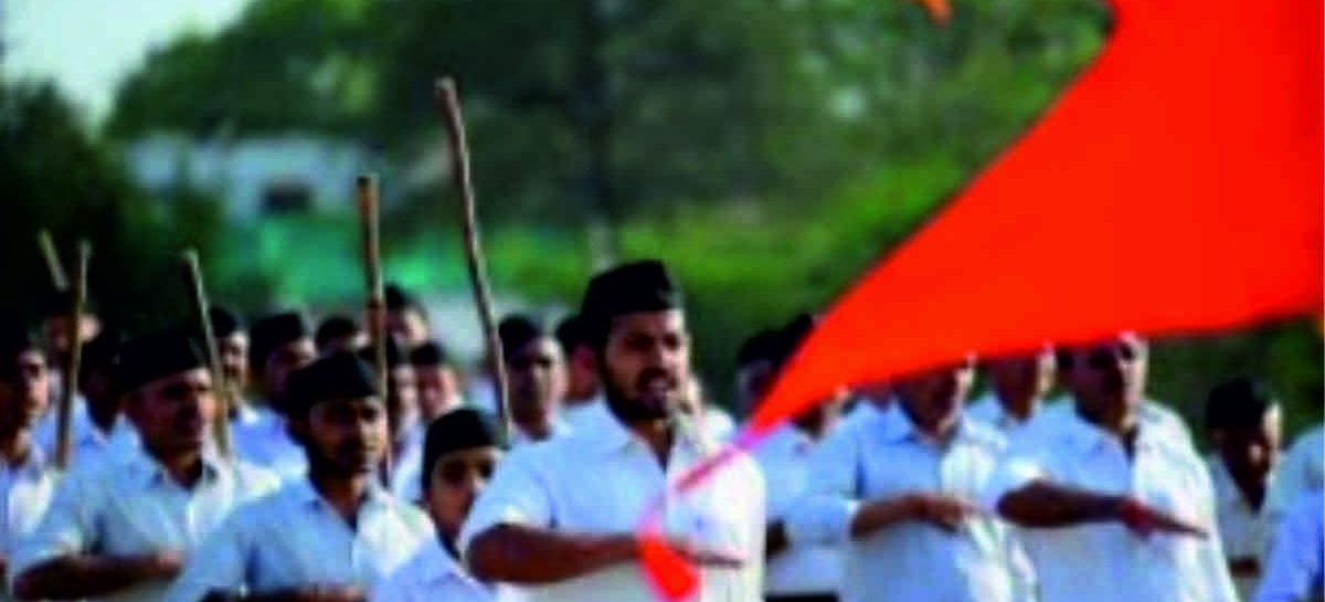 स्वतंत्रता आन्दोलन में आरएएस की अनुपस्थिति पर कोई सवाल न खड़ा करे, इसलिए गांधी-नेहरू और सुभाष पर उछालते हैं कीचड़