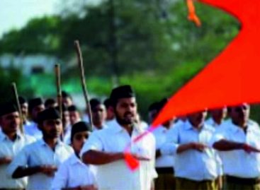स्वतंत्रता आन्दोलन में आरएएस की अनुपस्थिति पर कोई सवाल न खड़ा करे, इसलिए गांधी-नेहरू और सुभाष पर उछालते हैं कीचड़