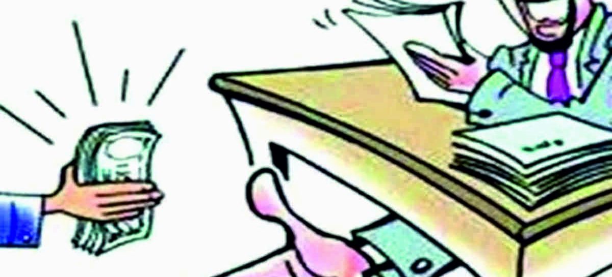 रिश्वत नहीं दी तो शिक्षा विभाग के क्लर्क ने लटका दिया सेवानिवृत्त शिक्षिका का मेडिकल बिल