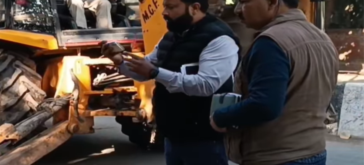 पांच लाख नहीं मिले तो एसडीओ-जेई नगर निगम तोडफ़ोड़ करने पहुंच गए